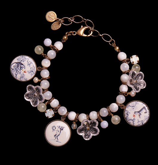 BRACCIALI | Fantasia  | Bracciale madreperla con ciondoli 