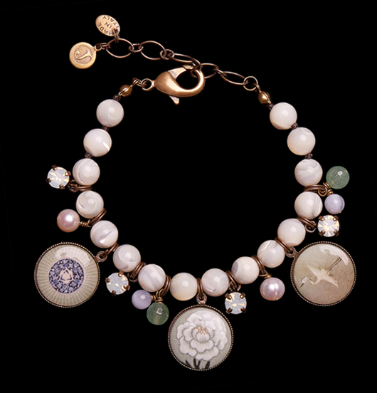 BRACCIALI | Fantasia  | Bracciale madreperla con ciondoli 