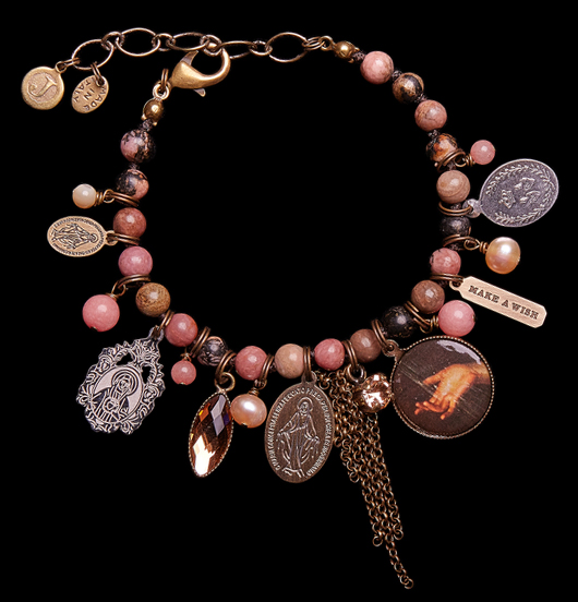 BRACCIALI | Sacro e Profano | Bracciale in rodonite con ciondoli