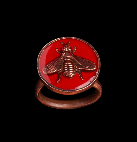 ANELLI | Sacro e Profano | Anello cammeo con ape